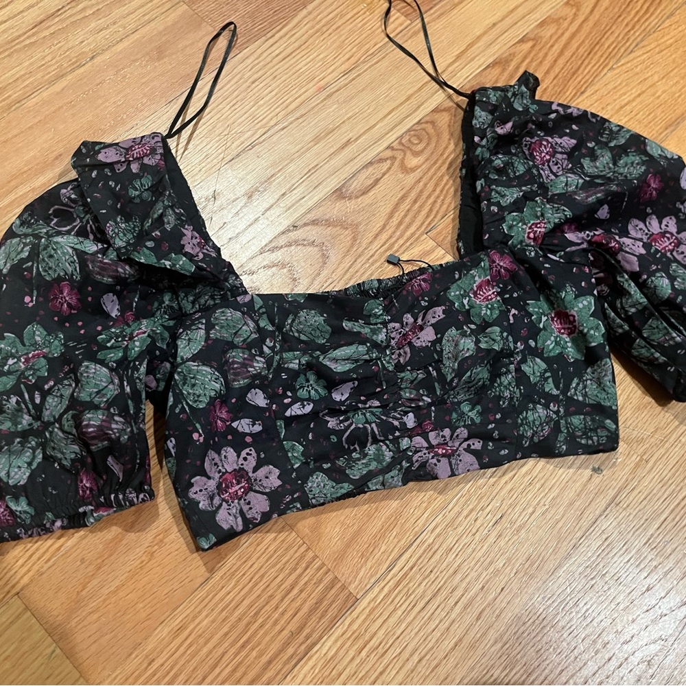 NWT Zara Ruched Crop blouse